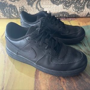 Kids Nike Air Force color: Black size 3.5 US